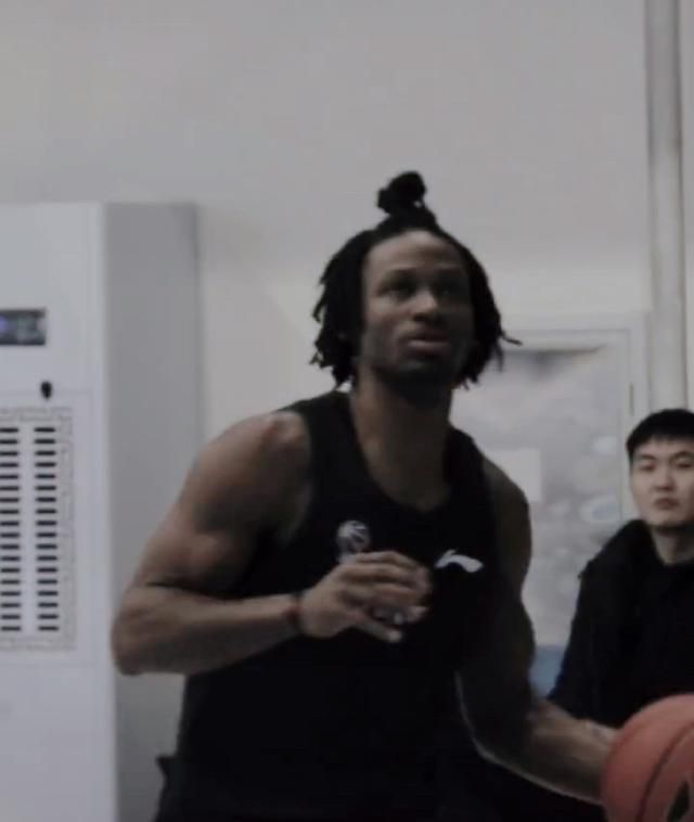 撩起老师旗袍挺进去玉足视频